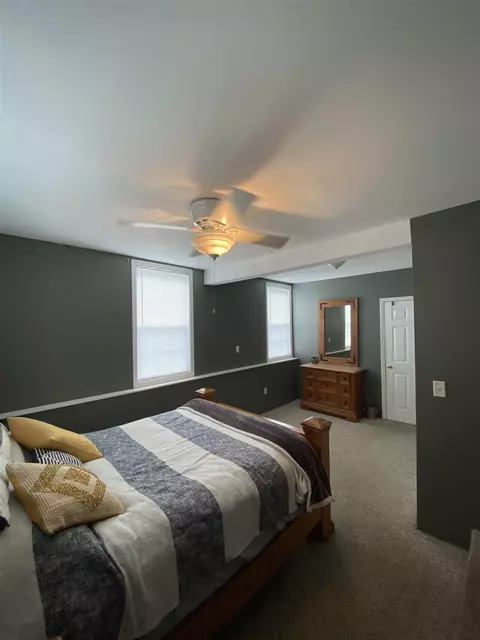 600 N Maple St, Benton, IL 62812 photo 17