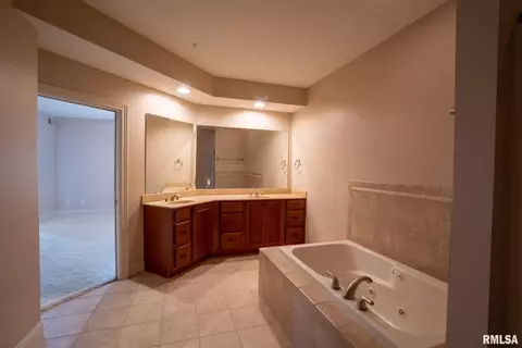 4032 River Dr, Moline, IL 61265 photo 35