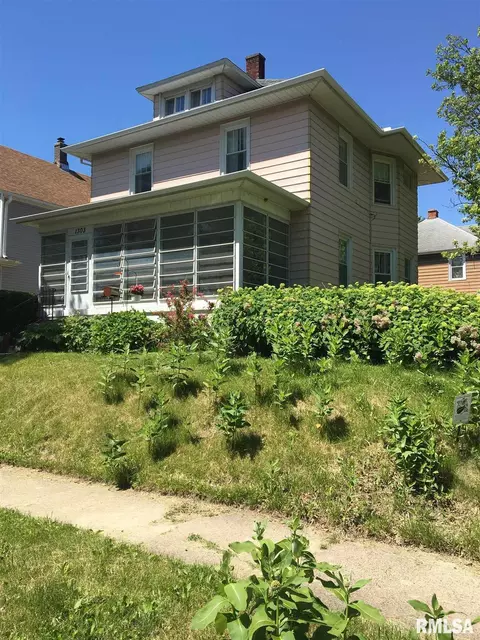 1303 4th St, Moline, IL 61265 photo 1