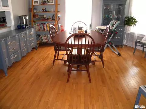 1303 4th St, Moline, IL 61265 photo 5