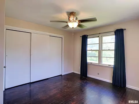 601 10th St, Silvis, IL 61282 photo 9