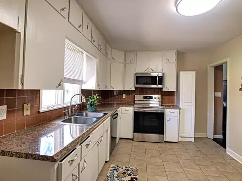 601 10th St, Silvis, IL 61282 photo 5