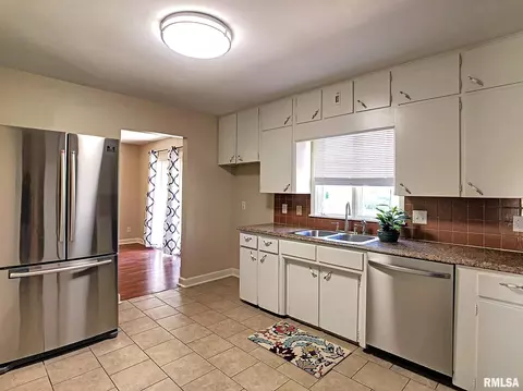601 10th St, Silvis, IL 61282 photo 6