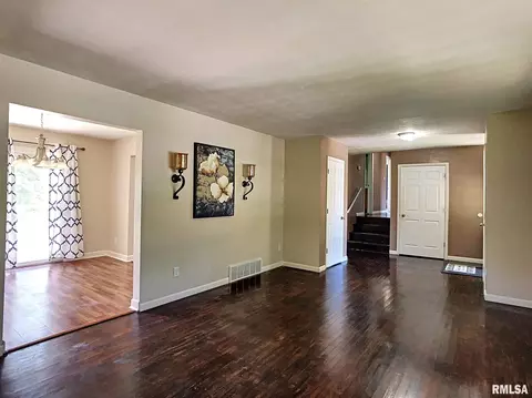 601 10th St, Silvis, IL 61282 photo 3