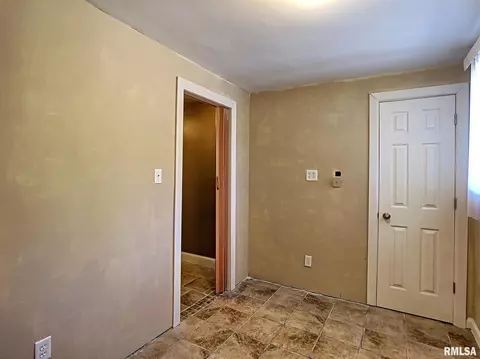 601 10th St, Silvis, IL 61282 photo 12