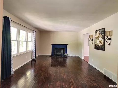 601 10th St, Silvis, IL 61282 photo 2