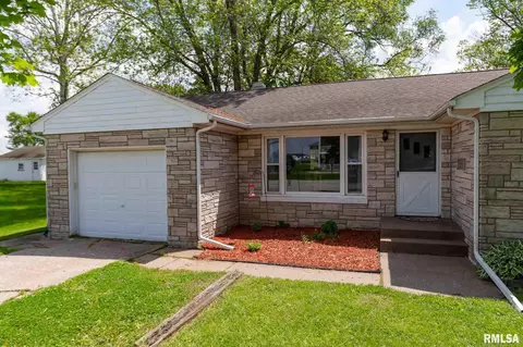 2107 10th St, Silvis, IL 61282 photo 1