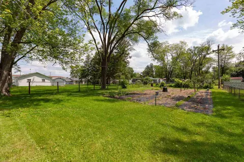 2107 10th St, Silvis, IL 61282 photo 4