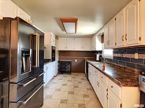 2217 8th St, Silvis, IL 61282 photo 7