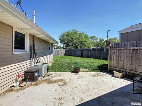 2217 8th St, Silvis, IL 61282 photo 14