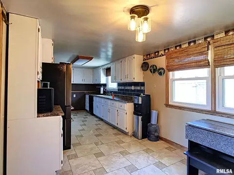2217 8th St, Silvis, IL 61282 photo 8