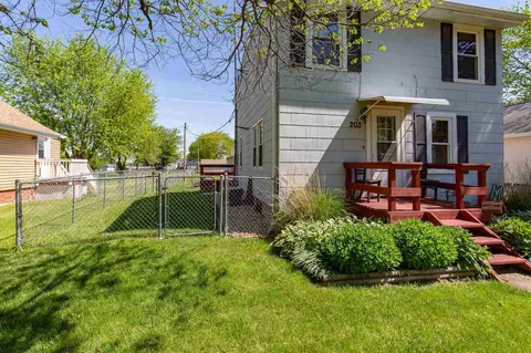 203 W B St, Alpha, IL 61413 photo 2