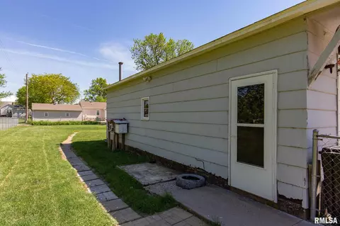 203 W B St, Alpha, IL 61413 photo 30