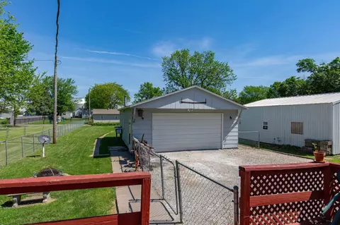 203 W B St, Alpha, IL 61413 photo 27