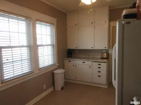 307 17th Ave, Moline, IL 61265 photo 8