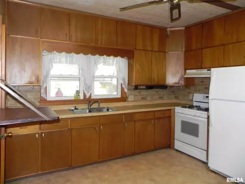 1722 11th St, Moline, IL 61265 photo 2