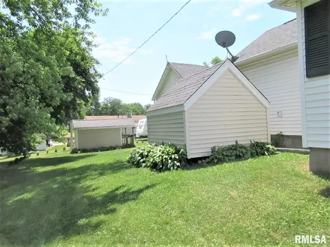 601 E 7th St, Tipton, IA 52772 photo 8