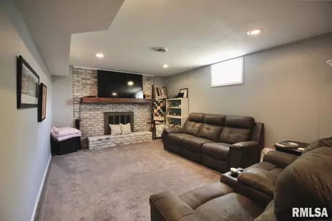 617 Brookview Dr, Eldridge, IA 52748 photo 31