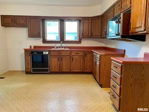 417 1st St, Silvis, IL 61282 photo 6