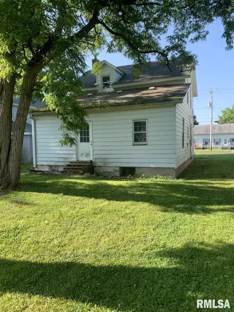 824 E 3rd St, Kewanee, IL 61443 photo 2