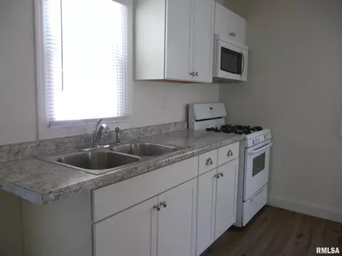 3315 40th St, Moline, IL 61265 photo 8