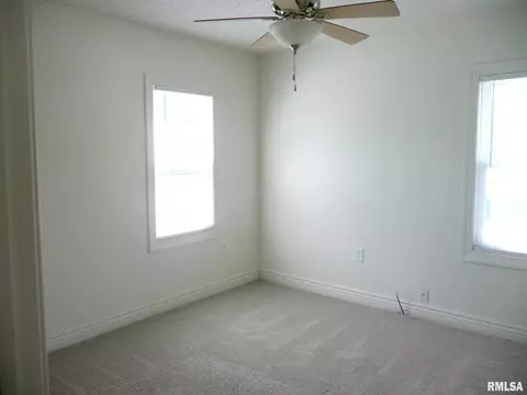 3315 40th St, Moline, IL 61265 photo 11