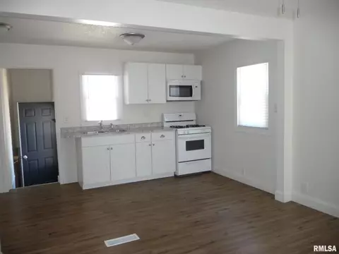 3315 40th St, Moline, IL 61265 photo 5
