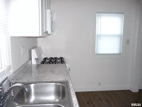3315 40th St, Moline, IL 61265 photo 9
