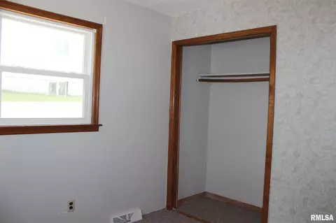 143 6th St, Silvis, IL 61282 photo 6