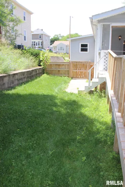 143 6th St, Silvis, IL 61282 photo 11
