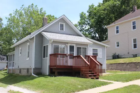 143 6th St, Silvis, IL 61282 photo 1
