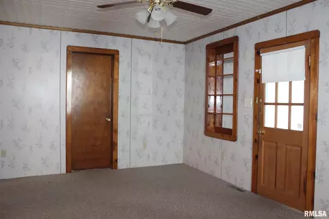 143 6th St, Silvis, IL 61282 photo 5