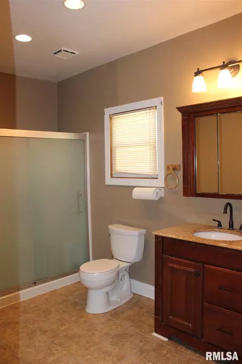 143 6th St, Silvis, IL 61282 photo 7