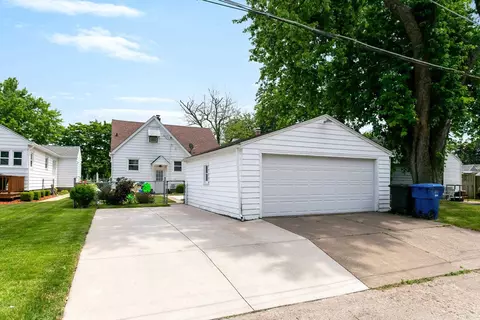 2355 30th St, Moline, IL 61265 photo 2