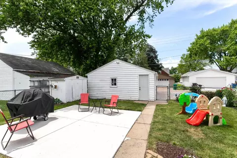 2355 30th St, Moline, IL 61265 photo 4