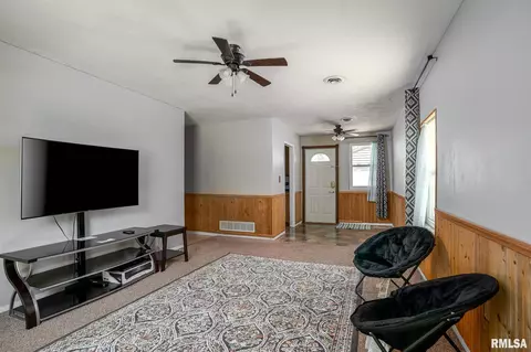 1126 39th St, Moline, IL 61265 photo 4