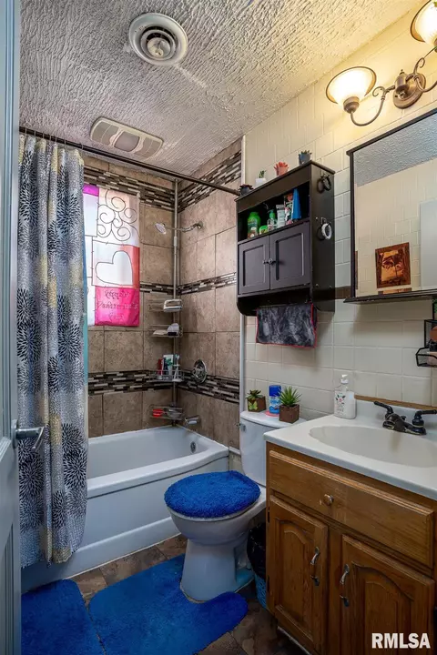 1126 39th St, Moline, IL 61265 photo 11