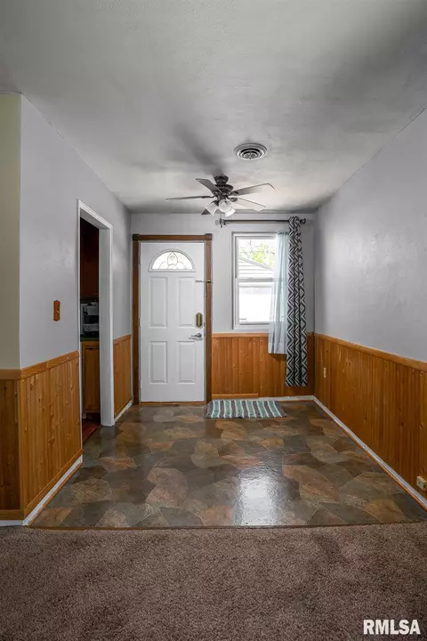 1126 39th St, Moline, IL 61265 photo 5