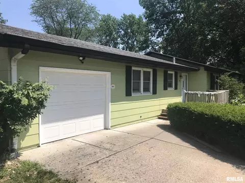 1411 10th St, Silvis, IL 61282 photo 2