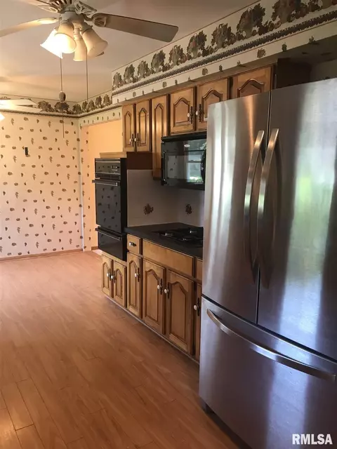 1411 10th St, Silvis, IL 61282 photo 18