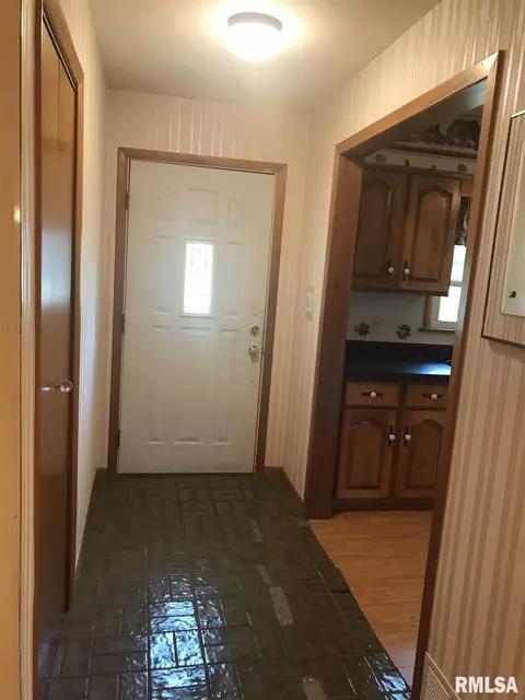 1411 10th St, Silvis, IL 61282 photo 16