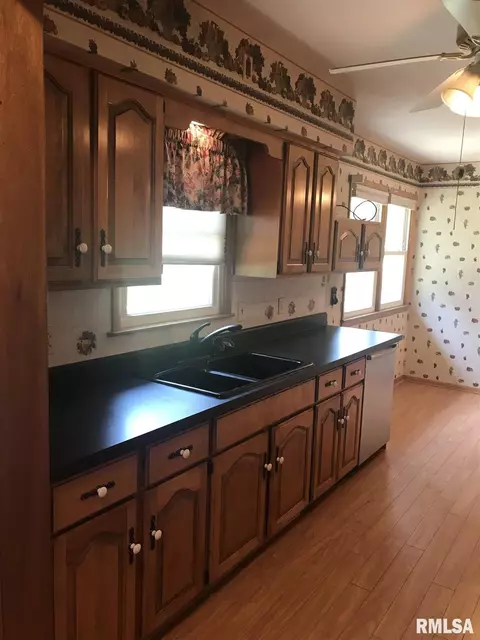 1411 10th St, Silvis, IL 61282 photo 17