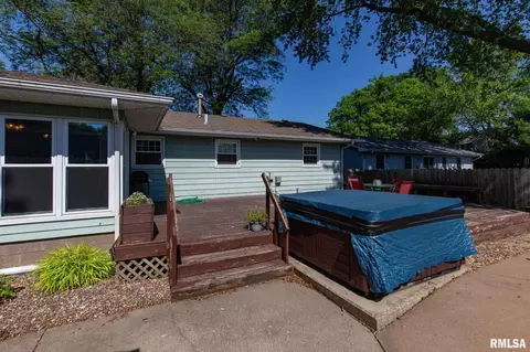 605 12th St, Silvis, IL 61282 photo 8