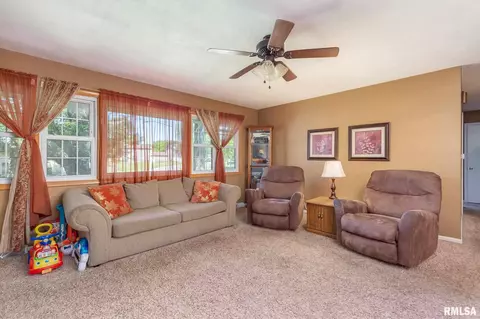 605 12th St, Silvis, IL 61282 photo 15