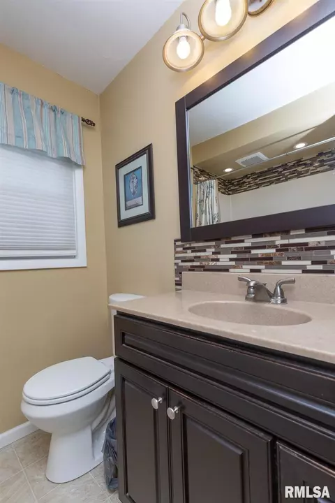 605 12th St, Silvis, IL 61282 photo 22