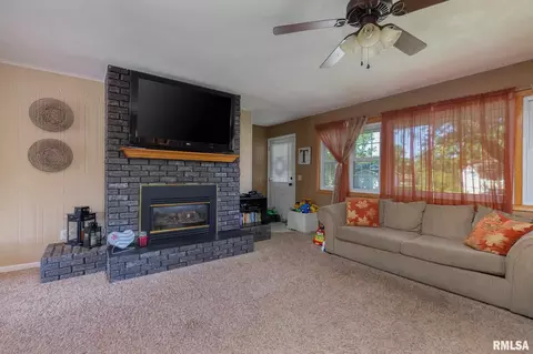 605 12th St, Silvis, IL 61282 photo 14