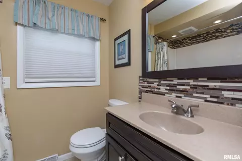 605 12th St, Silvis, IL 61282 photo 21