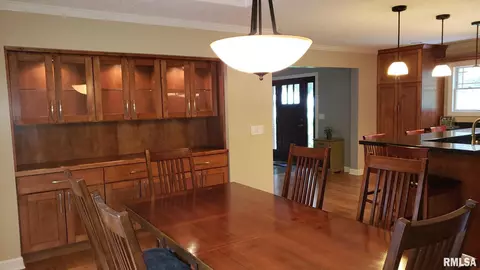 3330 8th St, Moline, IL 61265 photo 5