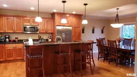 3330 8th St, Moline, IL 61265 photo 4