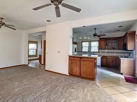 2384 31st St, Moline, IL 61265 photo 6